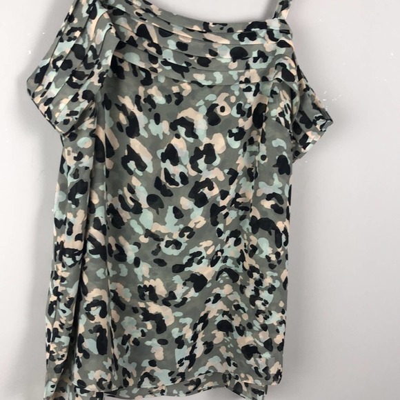 CAbi Tiered Cold Shoulder Tank Top (Small) - Picture 4 of 8